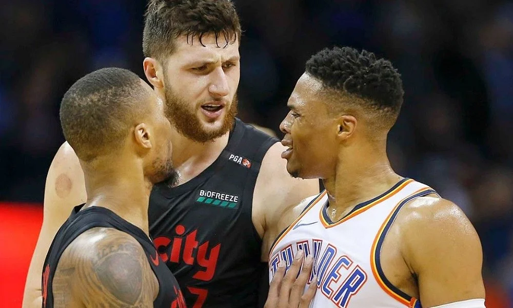 NBA: Ο Γουέστμπρουκ πέταξε τον Νούρκιτς στο παρκέ (vid)