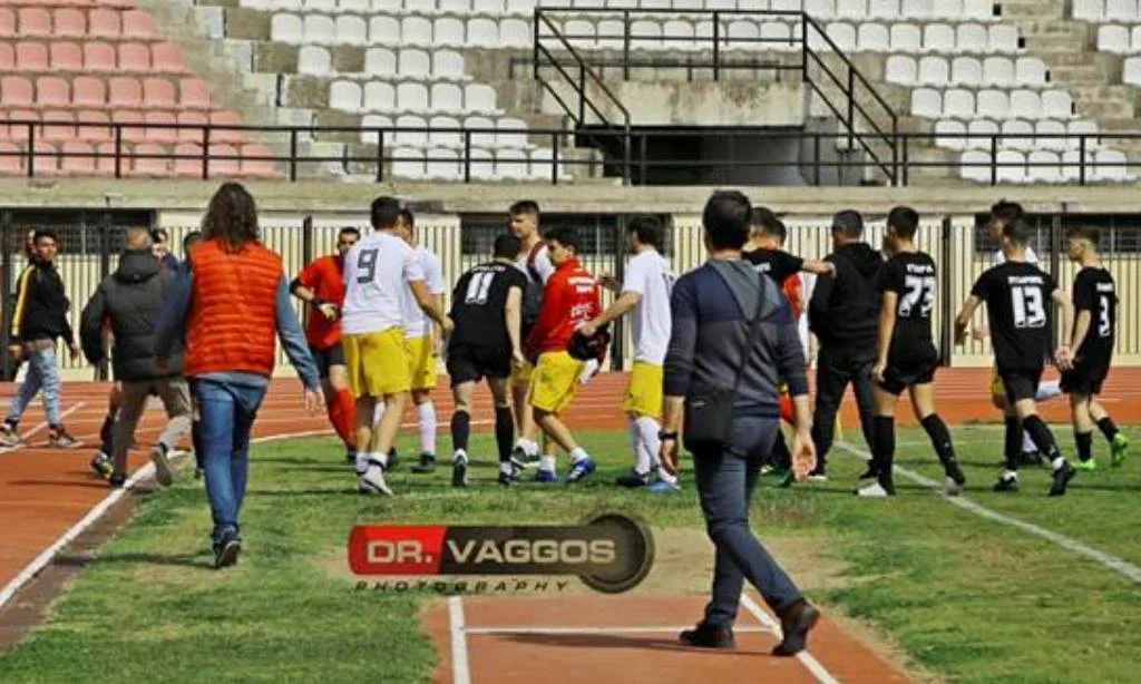 Σοκ: Πολύ ξύλο σε ποδοσφαιρικό ματς λυκείων στο νομό Ηλείας