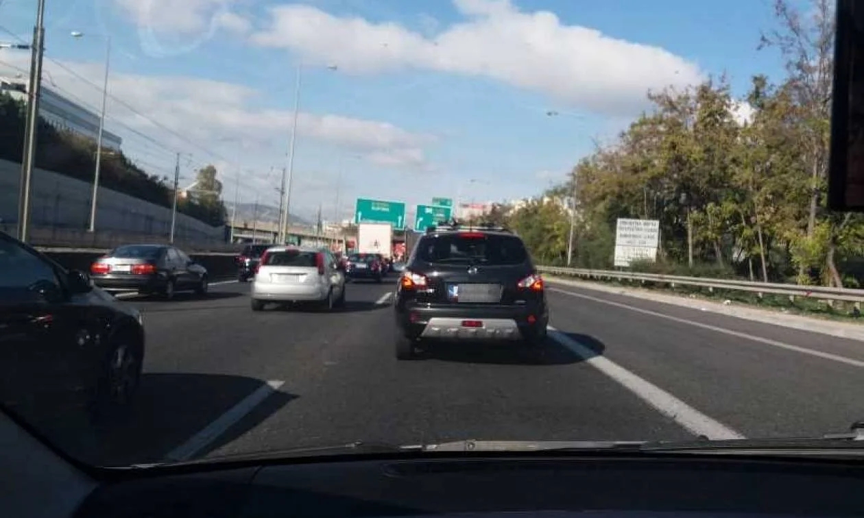 Αττική Οδός: Τροχαίο με ανατροπή νταλίκας