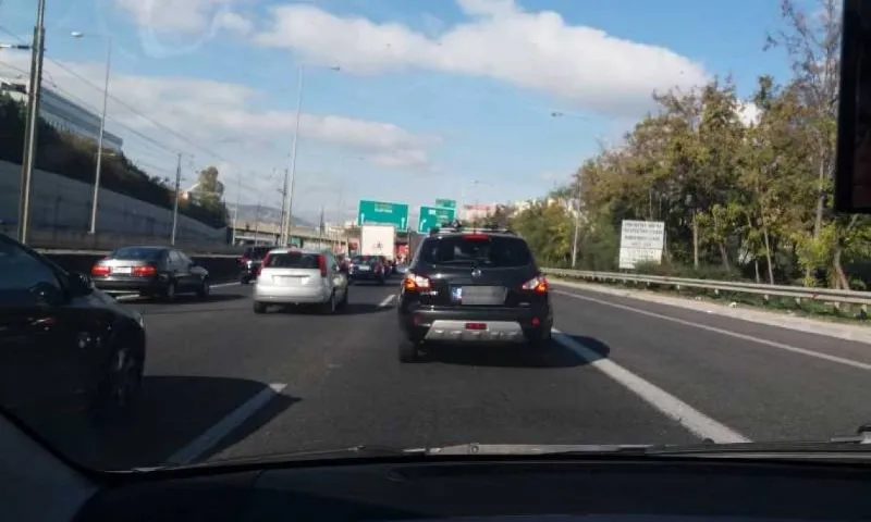 Αττική Οδός: Τροχαίο με ανατροπή νταλίκας