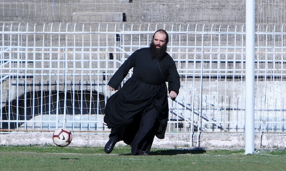 «Γεια σου παπά, παπά μόνο… Τρίκαλα» (pics+vid)