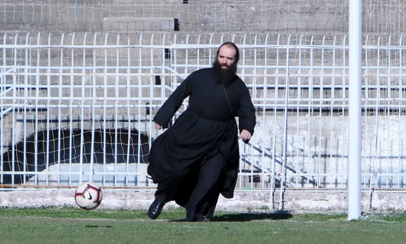 «Γεια σου παπά, παπά μόνο… Τρίκαλα» (pics+vid)