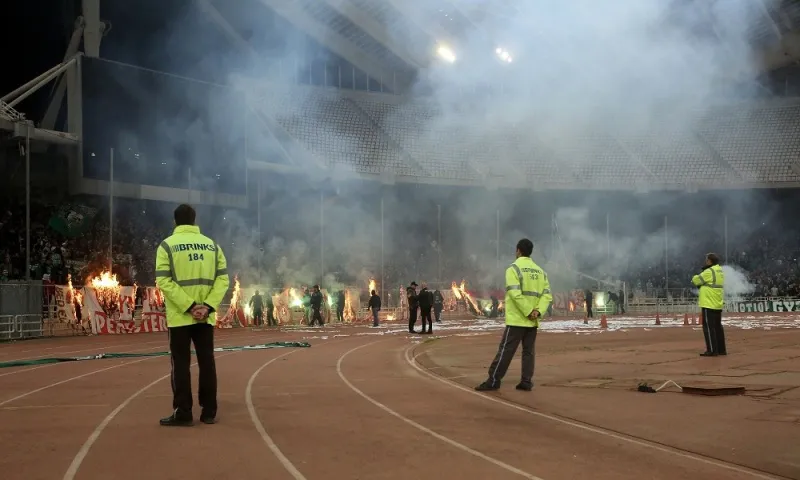 Το ΟΑΚΑ θυμίζει πεδίο μάχης (pics)