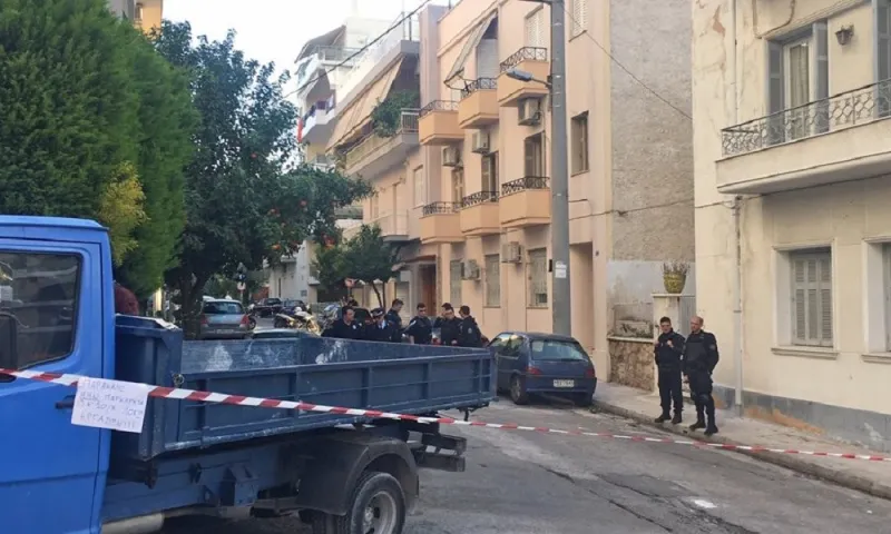 Νέος Κόσμος: Μάνα με το παιδί της έπεσαν από τον 5ο όροφο