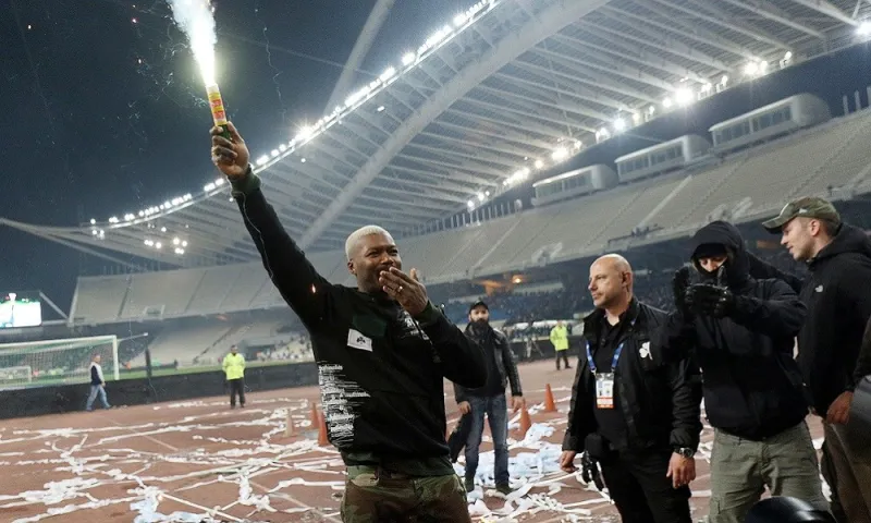 Ο Τζιμπρίλ Σισέ με φανέλα Μουνιέ! (pics)