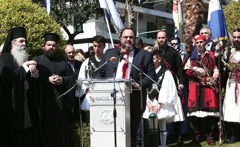 Μαρινάκης: Έκανε δωρεά προτομή του Νικηταρά στον Πειραιά