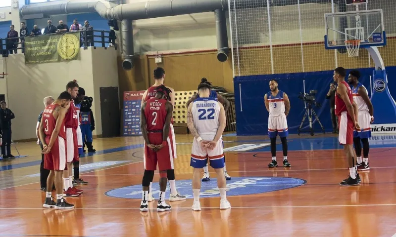 Πανιώνιος- Ολυμπιακός: Ξέχασαν αρχικά την ενός λεπτού σιγή για τον Θανάση Γιαννακόπουλο