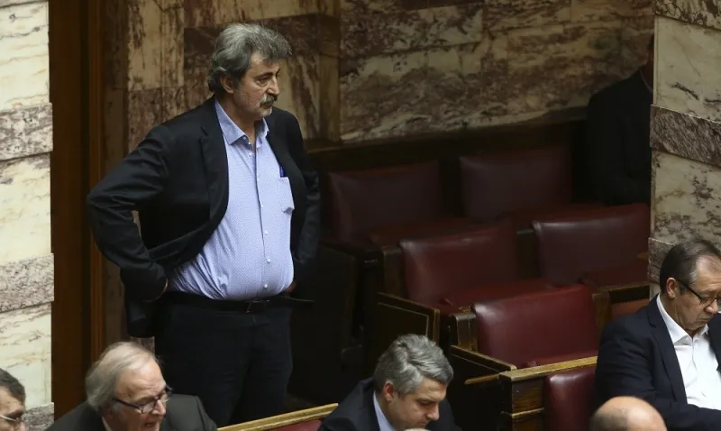 Πολάκης: Πέταξαν μολότοφ στο σπίτι του στο Μοσχάτο (vid)
