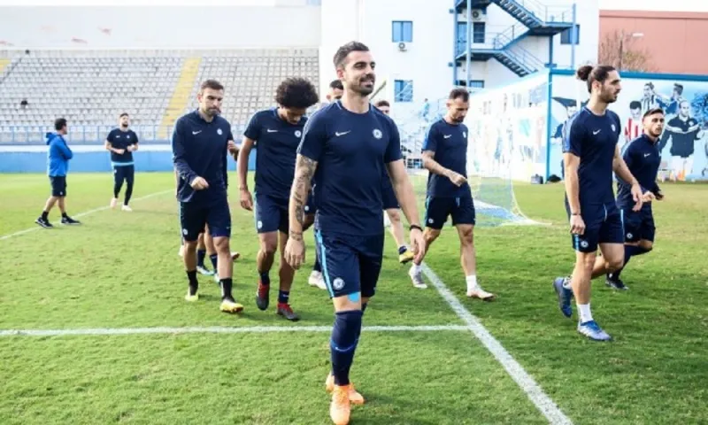 Ατρόμητος: Απόντες οι Κατράνης, Ουάρντα