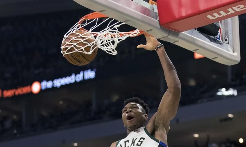 NBA: Διπλή παρουσία Αντετοκούνμπο στο Top-10 (vid)