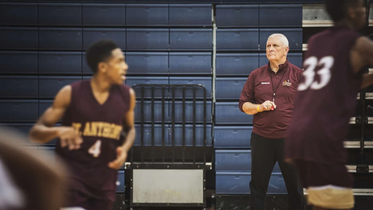 Ο Bob Hurley επιστρέφει στην Ελλάδα