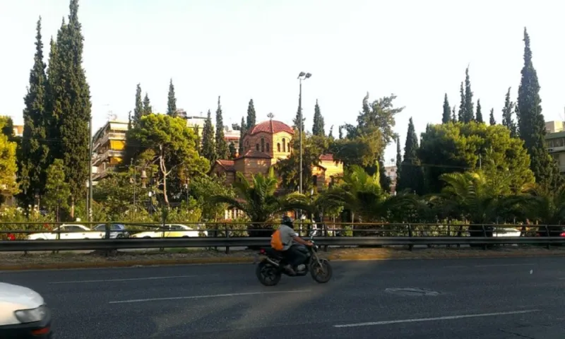 Κυκλοφορία: Χάος στη Συγγρού από πινακίδα που κρέμεται!