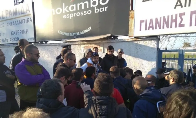 Τρίκαλα: «Κράξιμο» σε παίκτες - «Ντου» σε Γκότοβο! (vid)