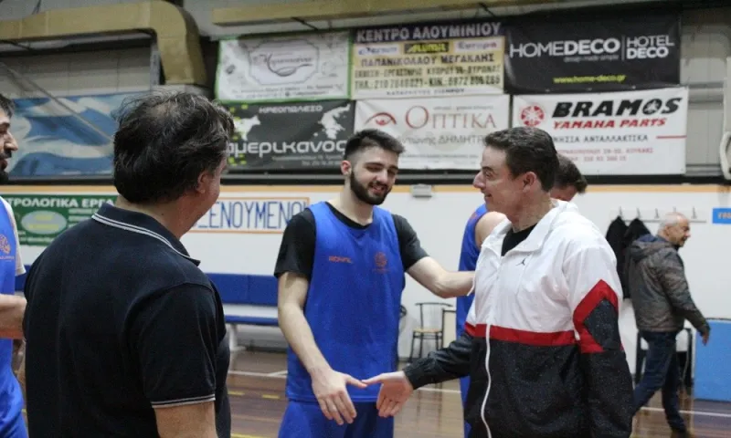 Ο Πιτίνο στην προπόνηση του Αμύντα