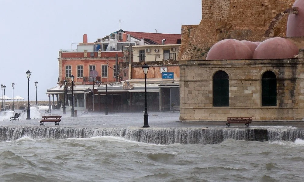 Κακοκαιρία Κρήτη: Τέσσερα άτομα εγκλωβισμένα στο Λασίθι (video)