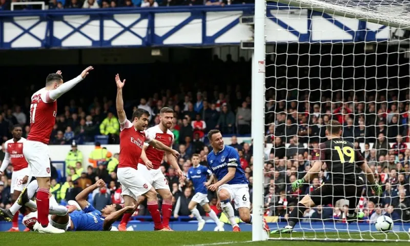 Premier League: Νίκησε την Άρσεναλ και ελπίζει η Έβερτον (vid)