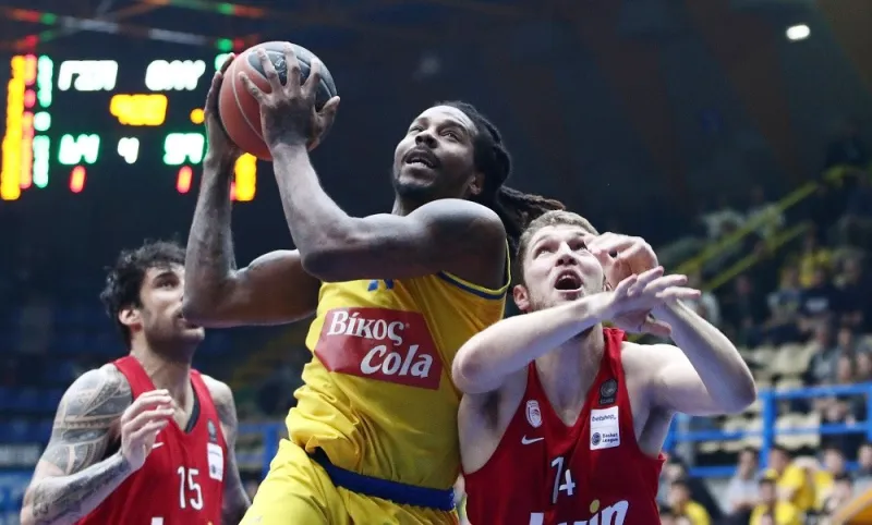 Περιστέρι-Ολυμπιακός 81-76: «Μεθυσμένες» συνοικίες!