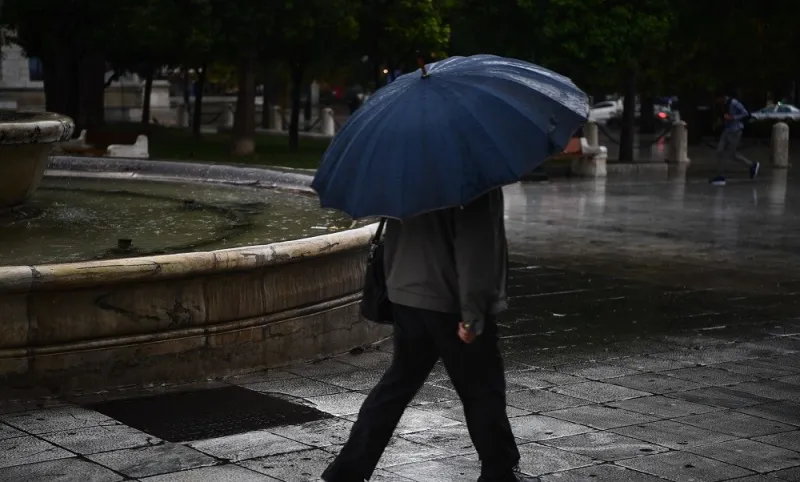 Καιρός 12/4: Bροχές, καταιγίδες, σκόνη σε όλη τη χώρα