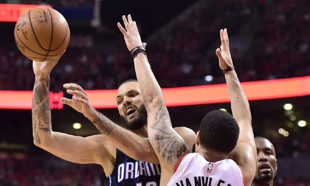 NBA: «Έσπασαν» την έδρα των Ράπτορς οι Μάτζικ (vid)