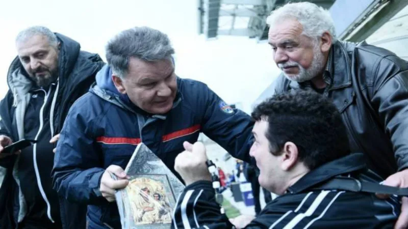 ΑΕΛ-ΠΑΟΚ: Όμορφη στιγμή με Κούγια και Γιαννάκη
