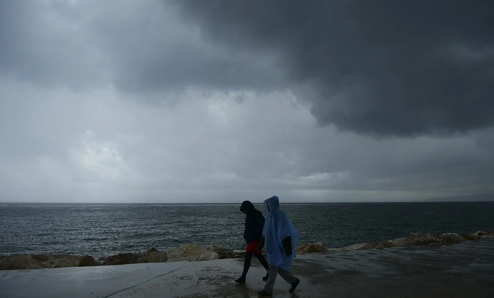 Καιρός 15/4: Ισχυρές βροχές και καταιγίδες στην Αττική