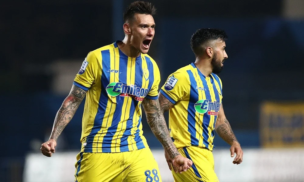 Super League: Μια τριάδα για… Μπακού!