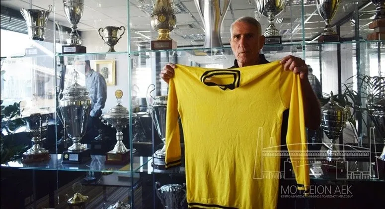 ΑΕΚ: Η φανέλα του Σεραφείδη στο Μουσείο (pics)