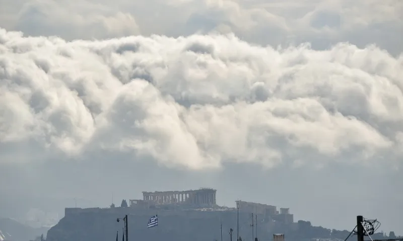 Κεραυνός έπεσε στην Ακρόπολη, 4 τραυματίες!