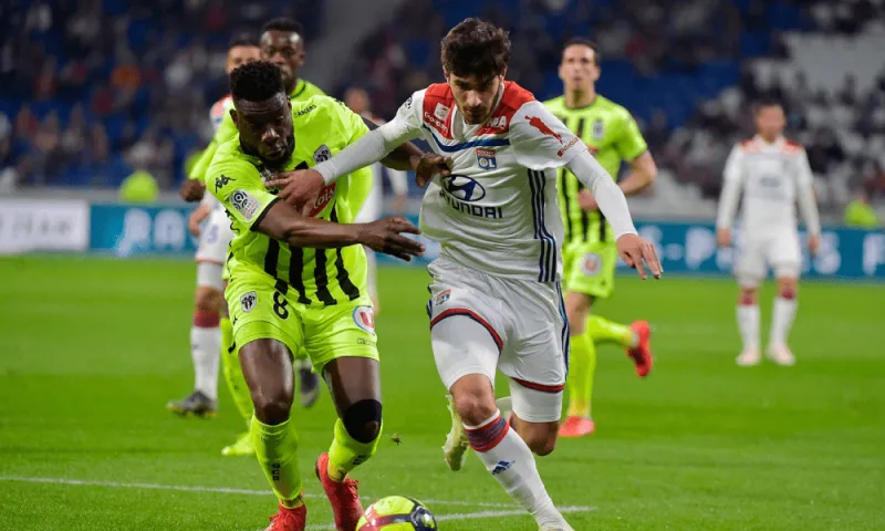 Λιόν - Ανζέ 2-1: Χωρίς Ζενεσιό, καλύτερα