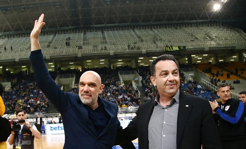 O Μηνάς Γκέκος βραβεύτηκε από την ΑΕΚ (pics)