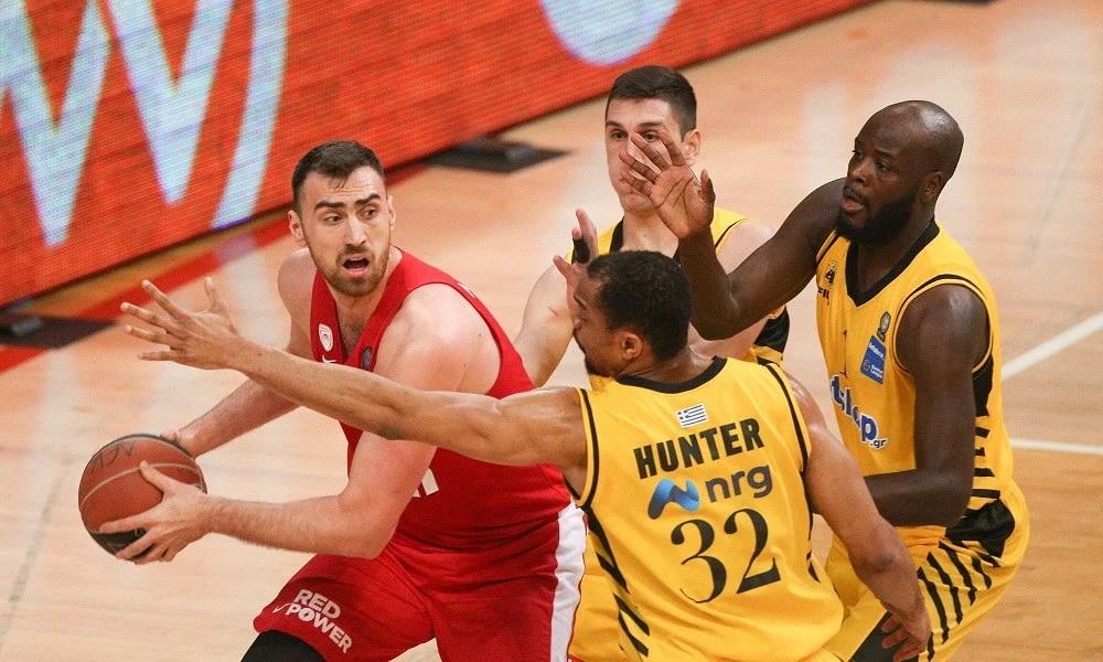 Μιλουτίνοφ: Ρεκόρ 10ετίας στα ριμπάουντ του Ολυμπιακού