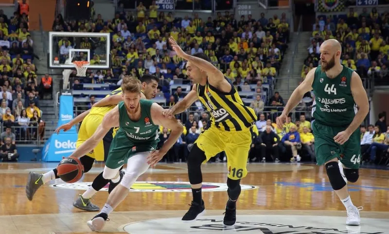 Euroleague: Γουάιτ και Γουόκαπ... ταλαιπωρούν τη Φενέρ (videos)