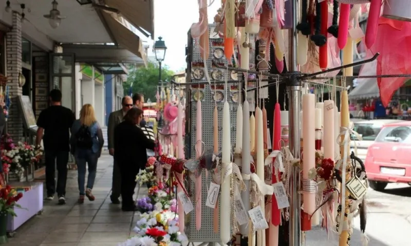 Μεγάλη Παρασκευή: Το ωράριο των καταστημάτων – Πως θα κινηθούν τα ΜΜΜ