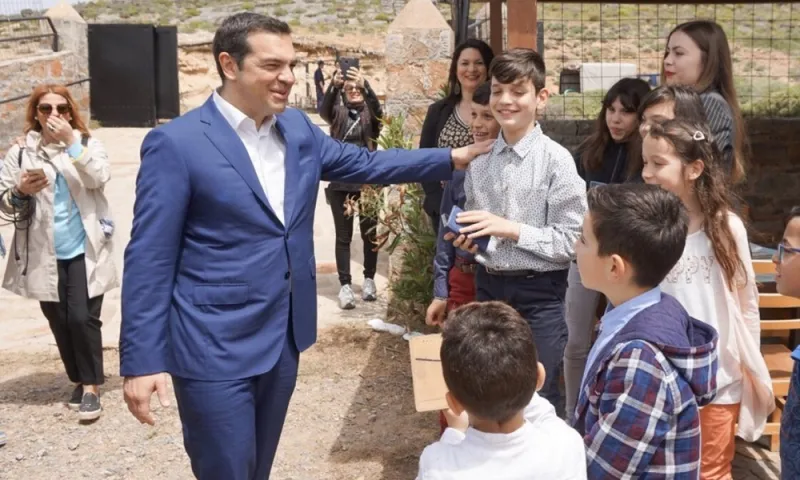 Τσίπρας: «Ανάσταση της οικονομίας στην καθημερινότητα»