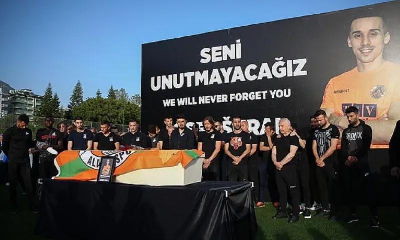 Αλάνιασπορ: Το συγκινητικό «αντίο» στον Σουράλ