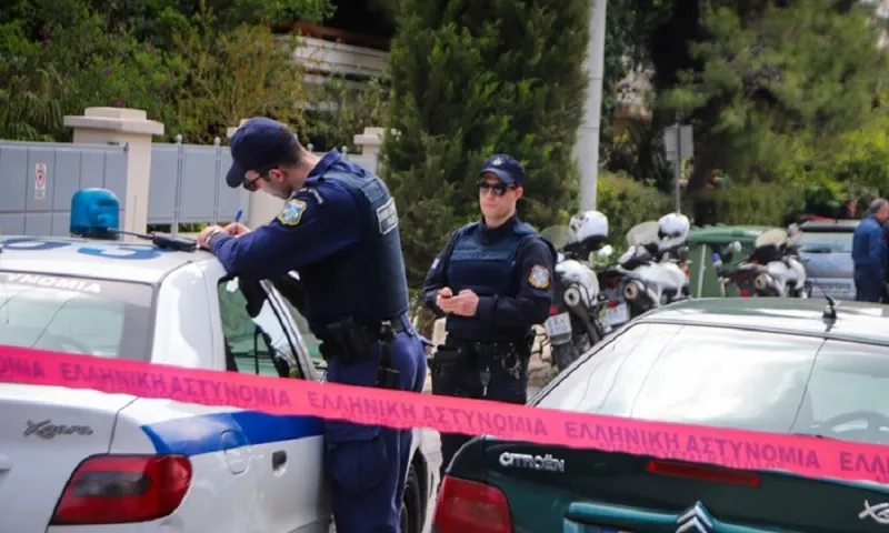 Παλαιό Φάληρο: Νεκρή 53χρονη έξω από το σπίτι της