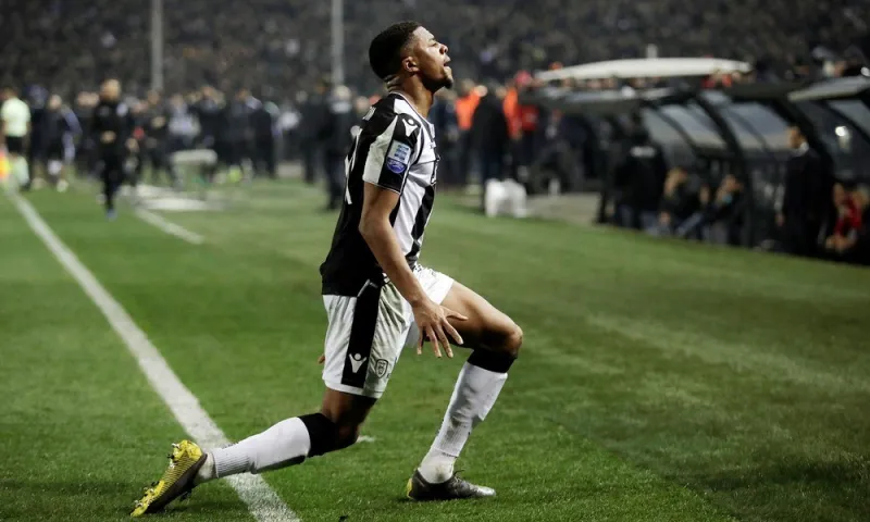 Άκπομ: Ακούει νταμπλ και... αφηνιάζει!