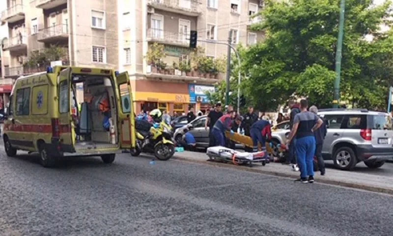 Σοβαρό τροχαίο στην Πατησίων - Σε κρίσιμη κατάσταση δύο γυναίκες (vid)