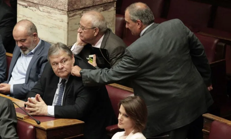 Άρειος Πάγος: Μπάχαλο με Καραμανλή, Βενιζέλο