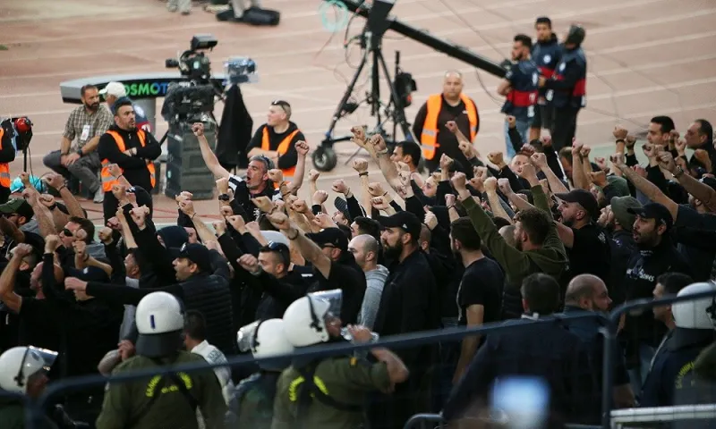 ΠΑΟΚ - ΑΕΚ: Ένταση στα επίσημα! (vid)