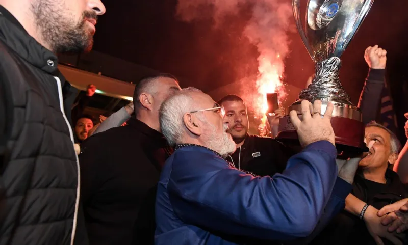 Ιβάν Σαββίδης: Υποκλίθηκε στον κόσμο του ΠΑΟΚ (vid)