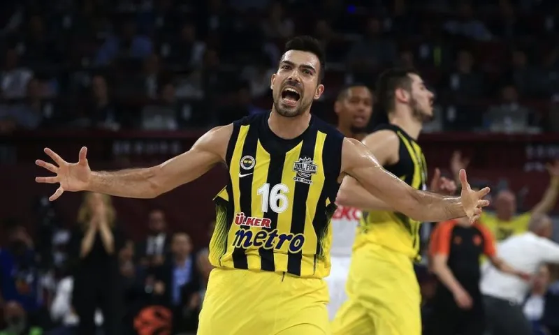 Ποντάρει στον Σλούκα για να επιστρέψει στην κορυφή