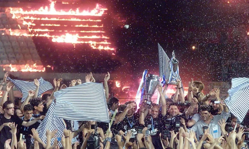 ΠΑΟΚ: Η κούπα και το ιστορικό σύνθημα (vid)
