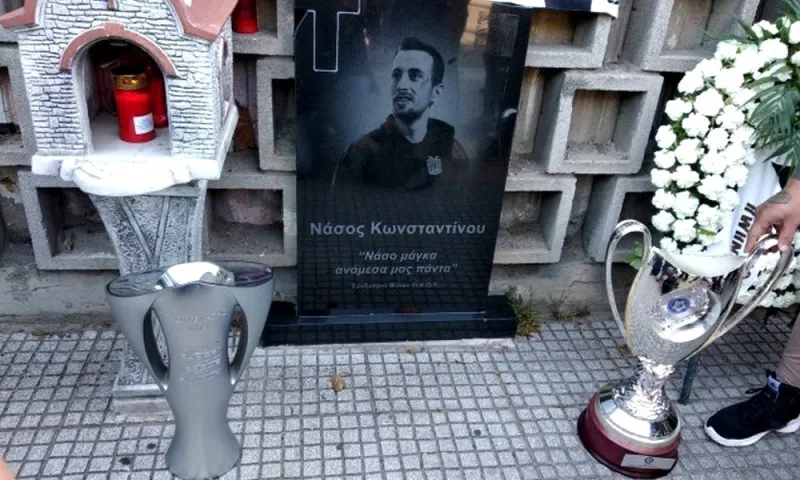 Νάσος: Στο μνημείο οι κούπες του νταμπλ! (pic)