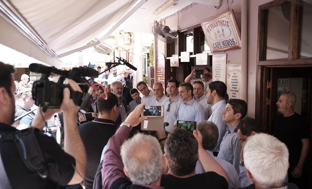Μητσοτάκης: Έγραψε η ατάκα του σε κουρείο (vid)