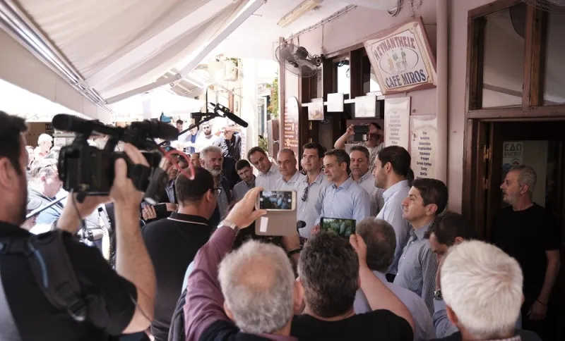 Μητσοτάκης: Έγραψε η ατάκα του σε κουρείο (vid)