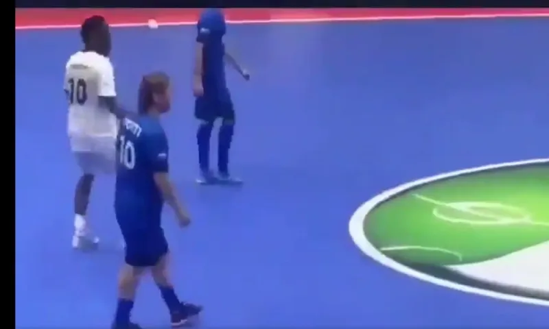 Τότι: Δίνει... μαθήματα και στο φούτσαλ (vid)