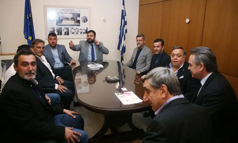 Football League: Η συνάντηση των «12» με τον Βασιλειάδη