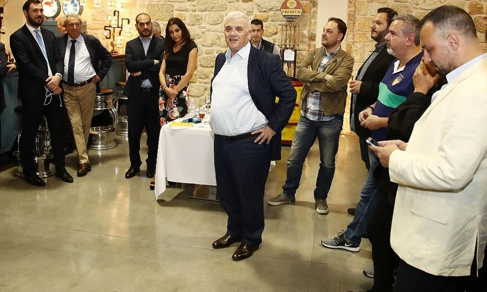 Μελισσανίδης: «Μόνο οι καρδιακοί και οι χούντες δεν ξέρουν την ώρα τους»