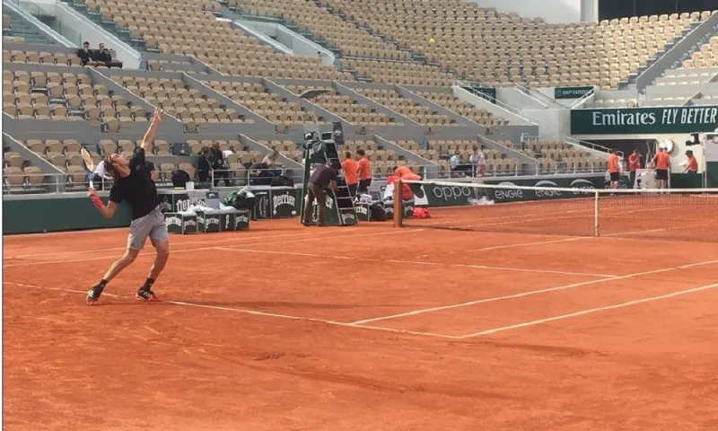 Roland Garros: Τσιτσιπάς στα... μαλακά, «κόλαση» για Σάκκαρη